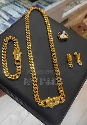 Gold Ring.Etc