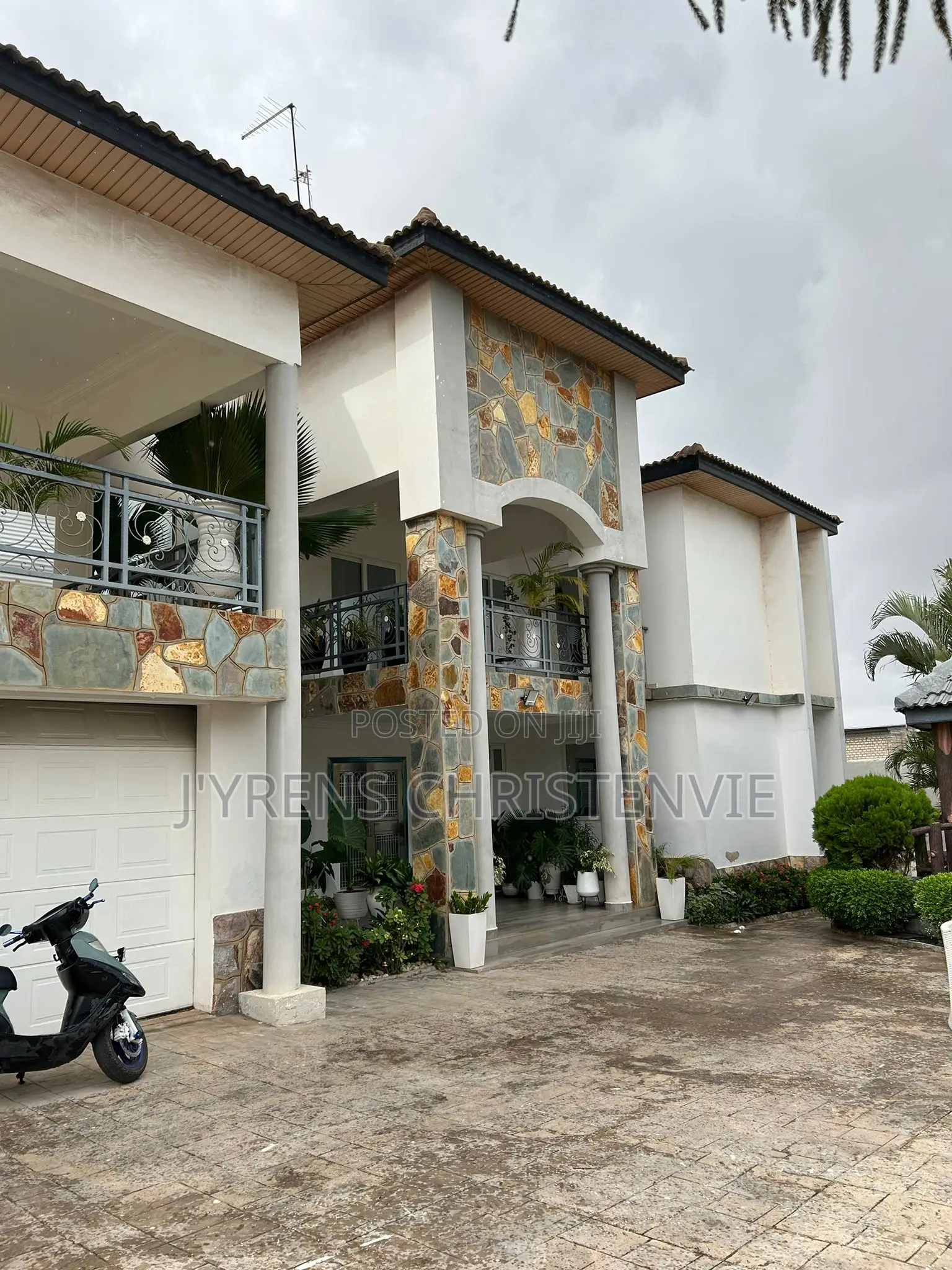 Furnished 6bdrm House in Mayfair Gardens, Airport Residential Area