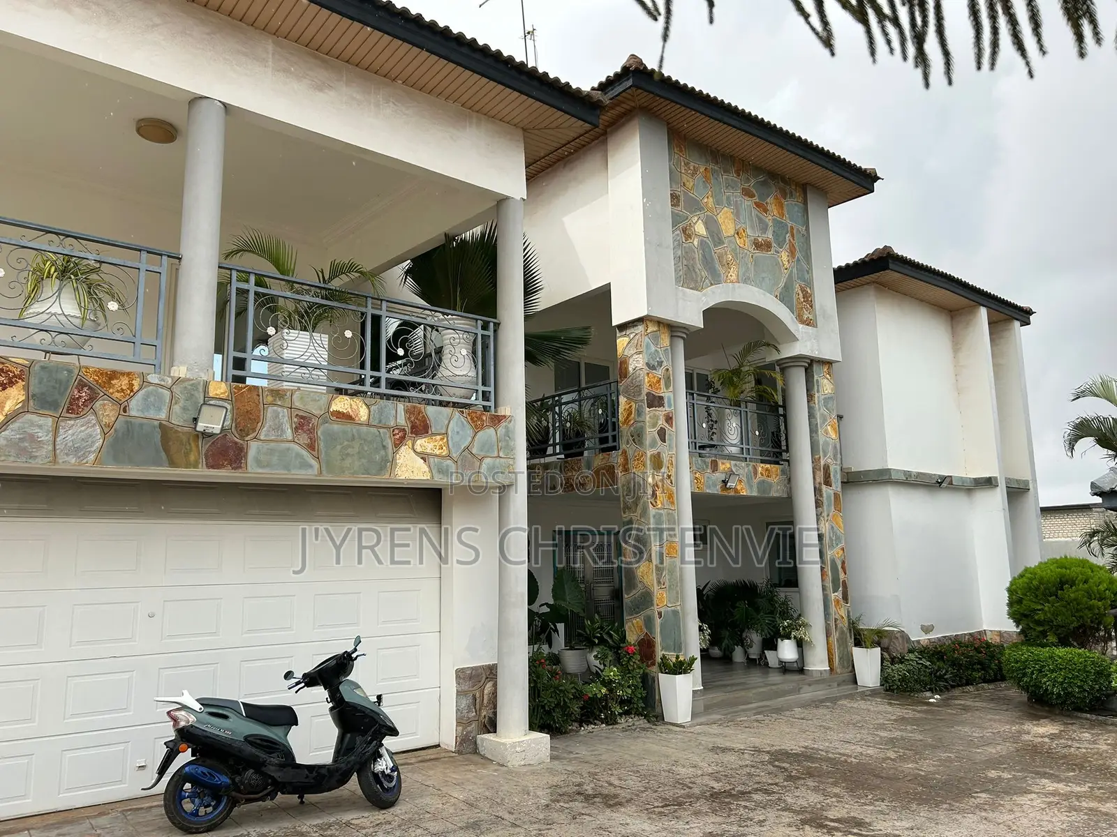 Furnished 6bdrm House in Mayfair Gardens, Airport Residential Area