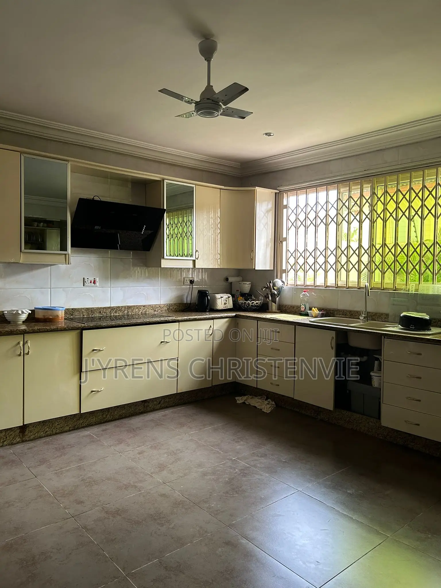 Furnished 6bdrm House in Mayfair Gardens, Airport Residential Area