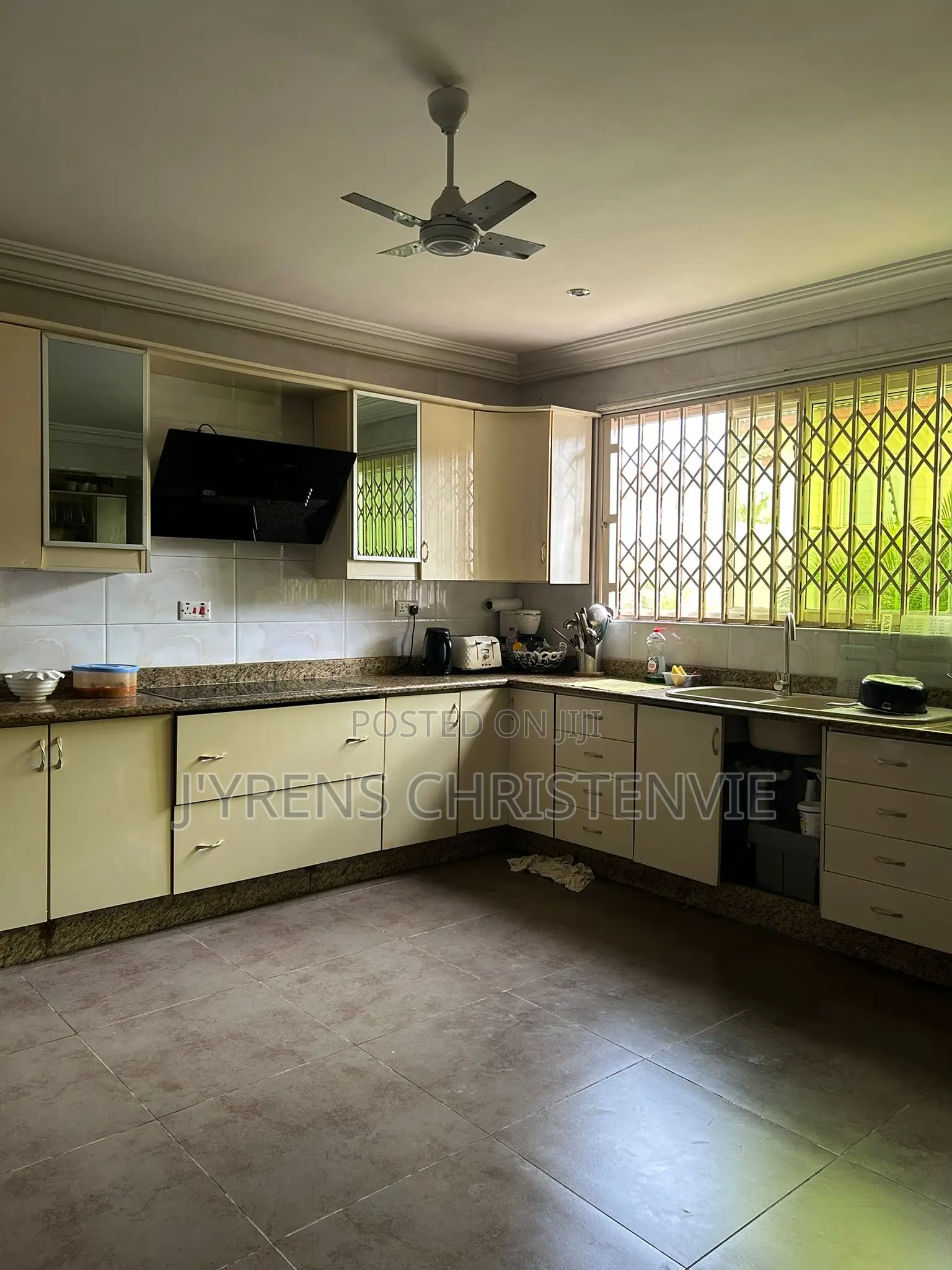 Furnished 6bdrm House in Mayfair Gardens, Airport Residential Area