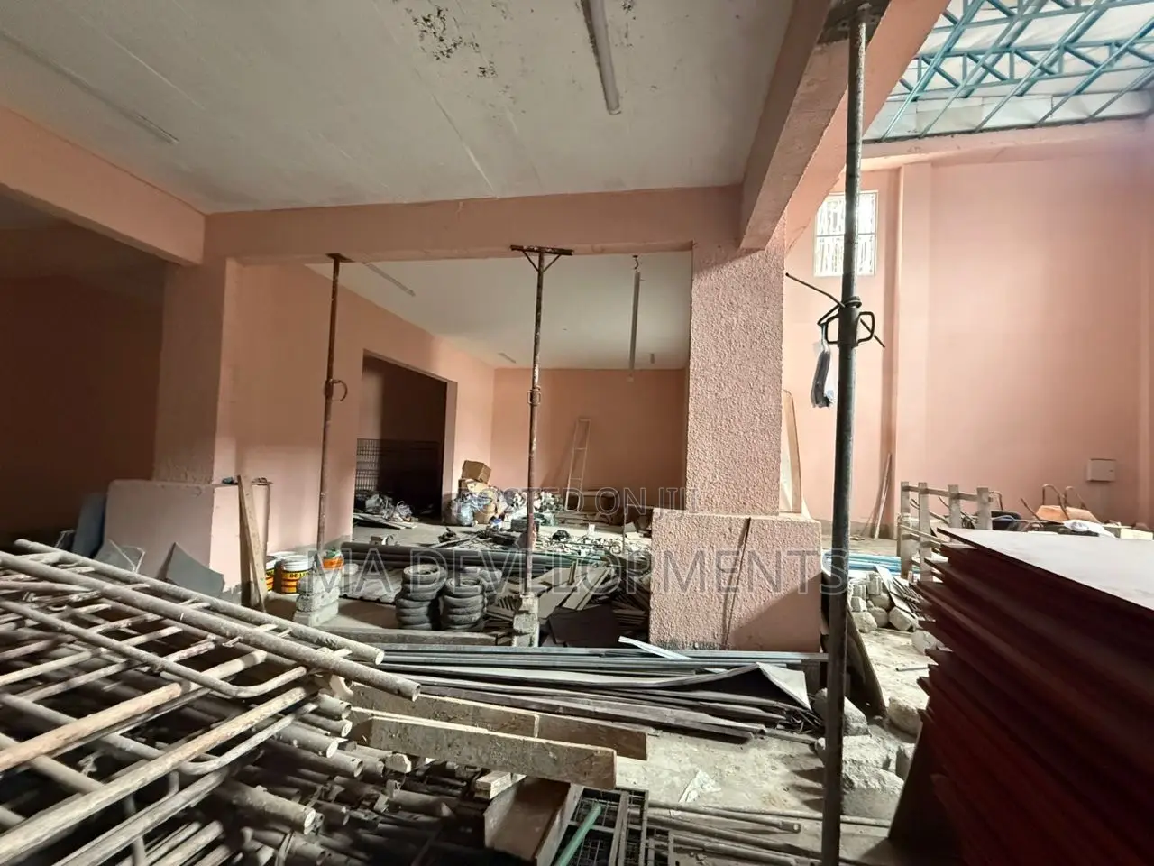 400 Square Meter Warehouse With Office Space for Rent at Tesano
