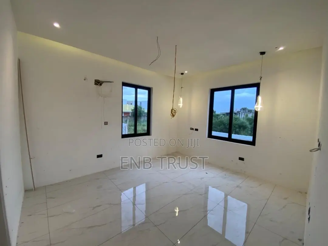 4bdrm Duplex in East Legon, A&C Mall Area for sale