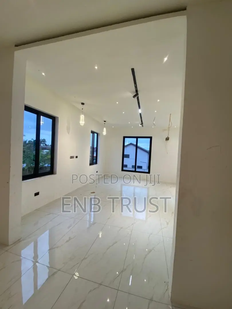 4bdrm Duplex in East Legon, A&C Mall Area for sale