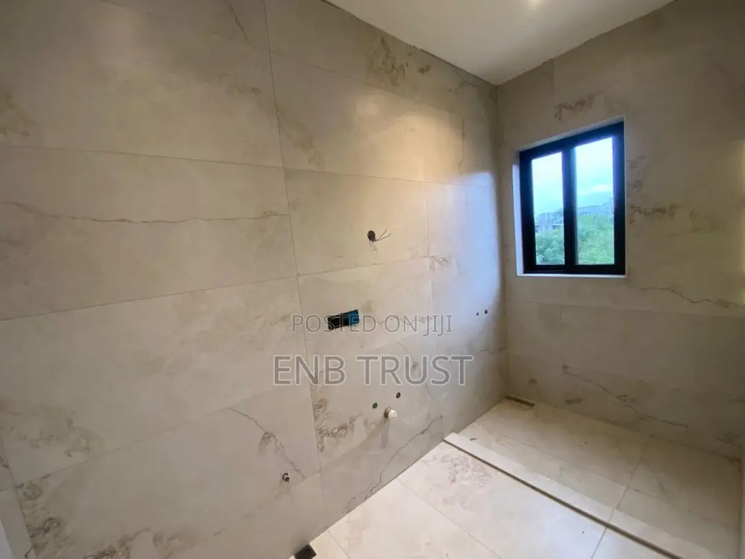 4bdrm Duplex in East Legon, A&C Mall Area for sale