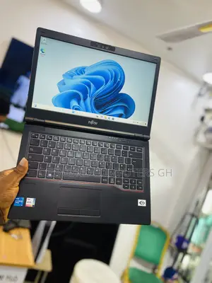 Laptop Fujitsu Lifebook E5411 8GB Intel Core i5 SSD 256GB