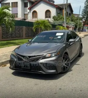 Toyota Camry SE 2022 Gray