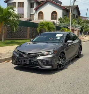 Toyota Camry SE 2022 Gray