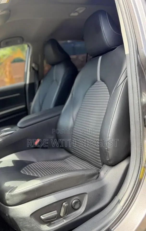 Toyota Camry SE 2022 Gray
