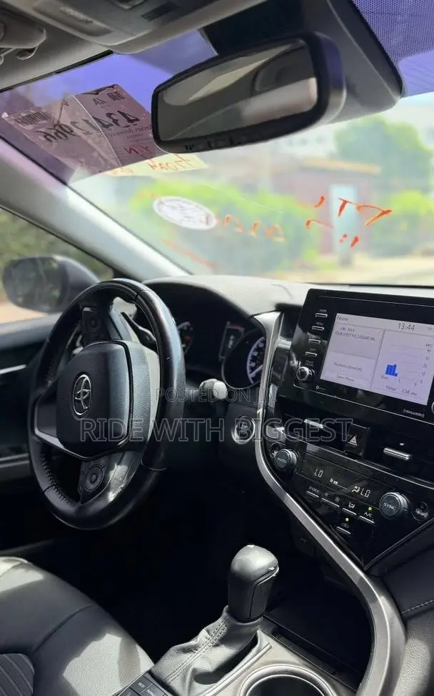 Toyota Camry SE 2022 Gray