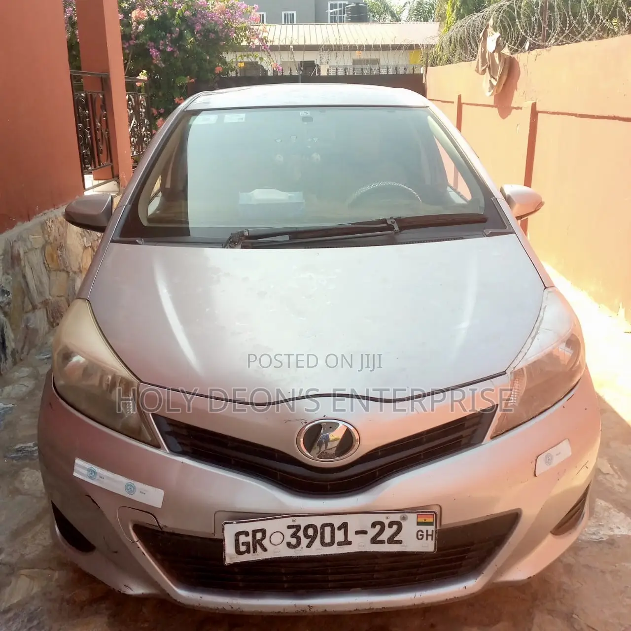 Toyota Vitz 1.5 FWD 5dr 2012 Silver