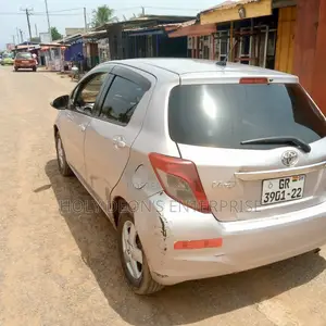 Toyota Vitz 1.5 FWD 5dr 2012 Silver