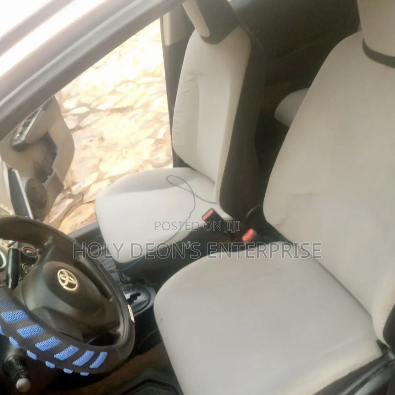 Toyota Vitz 1.5 FWD 5dr 2012 Silver