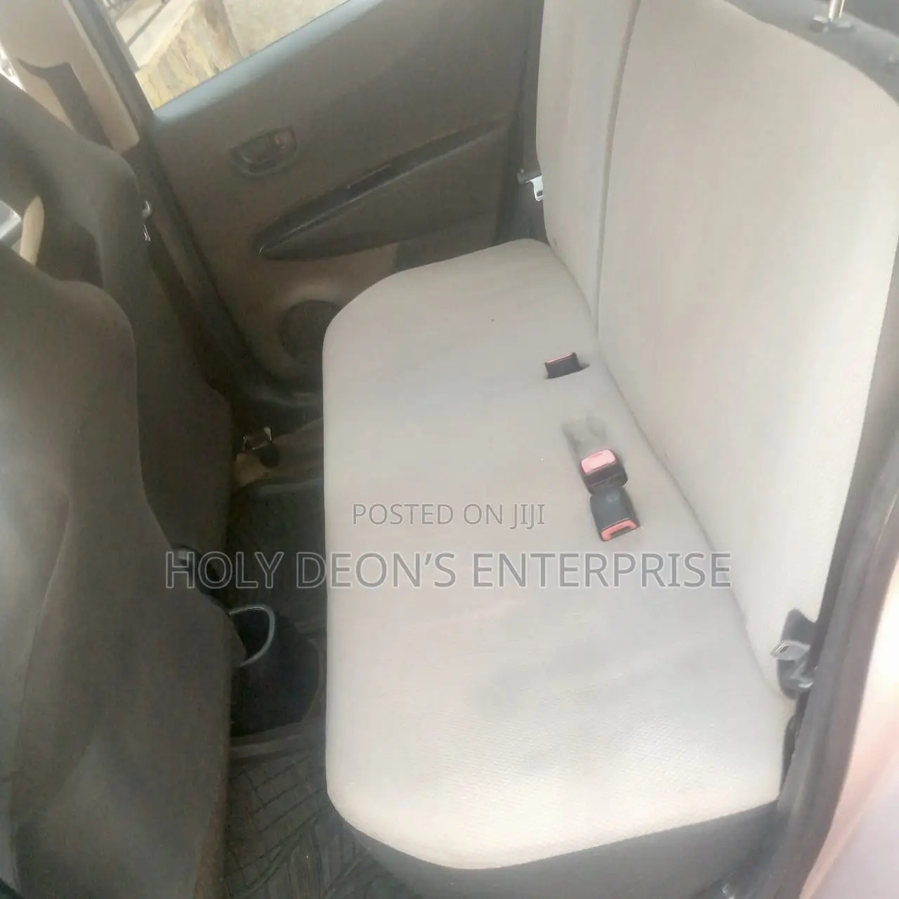 Toyota Vitz 1.5 FWD 5dr 2012 Silver