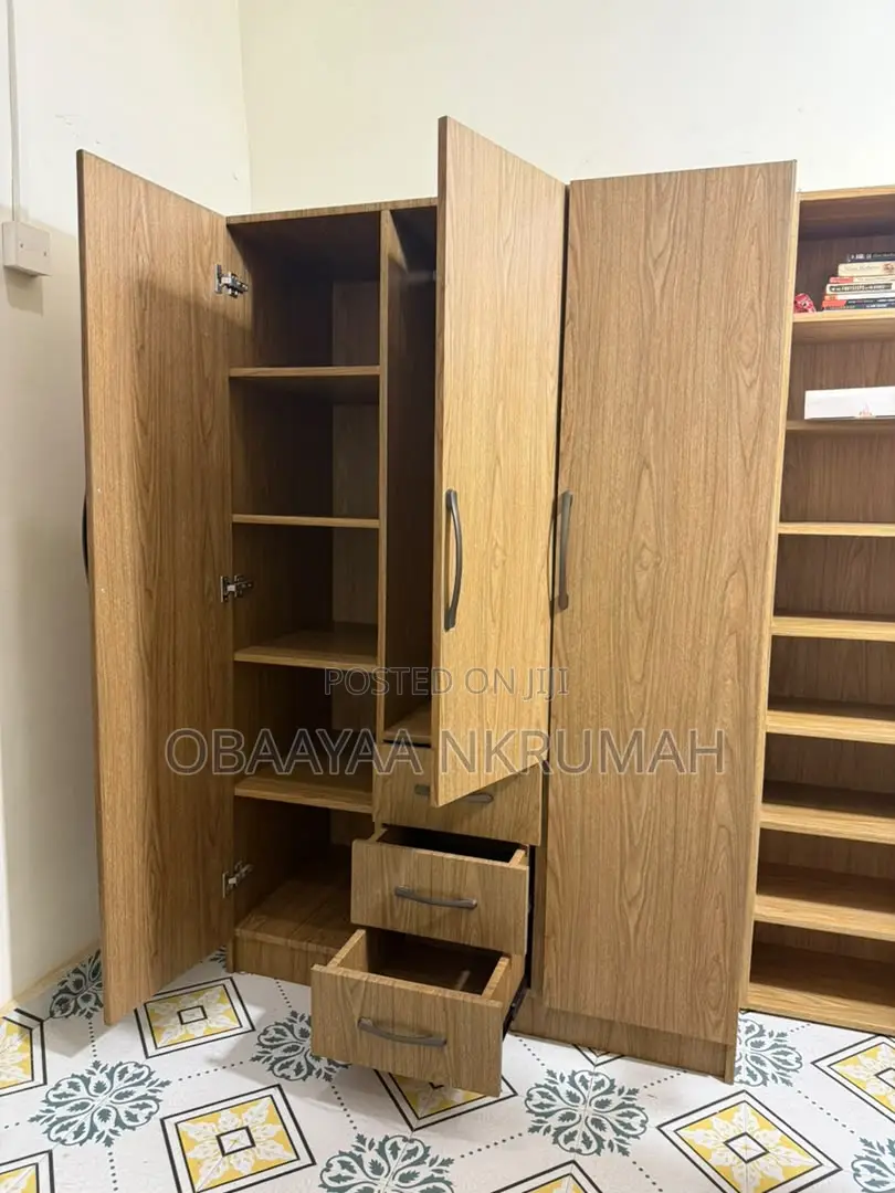 Wardrobe in Wood Grain