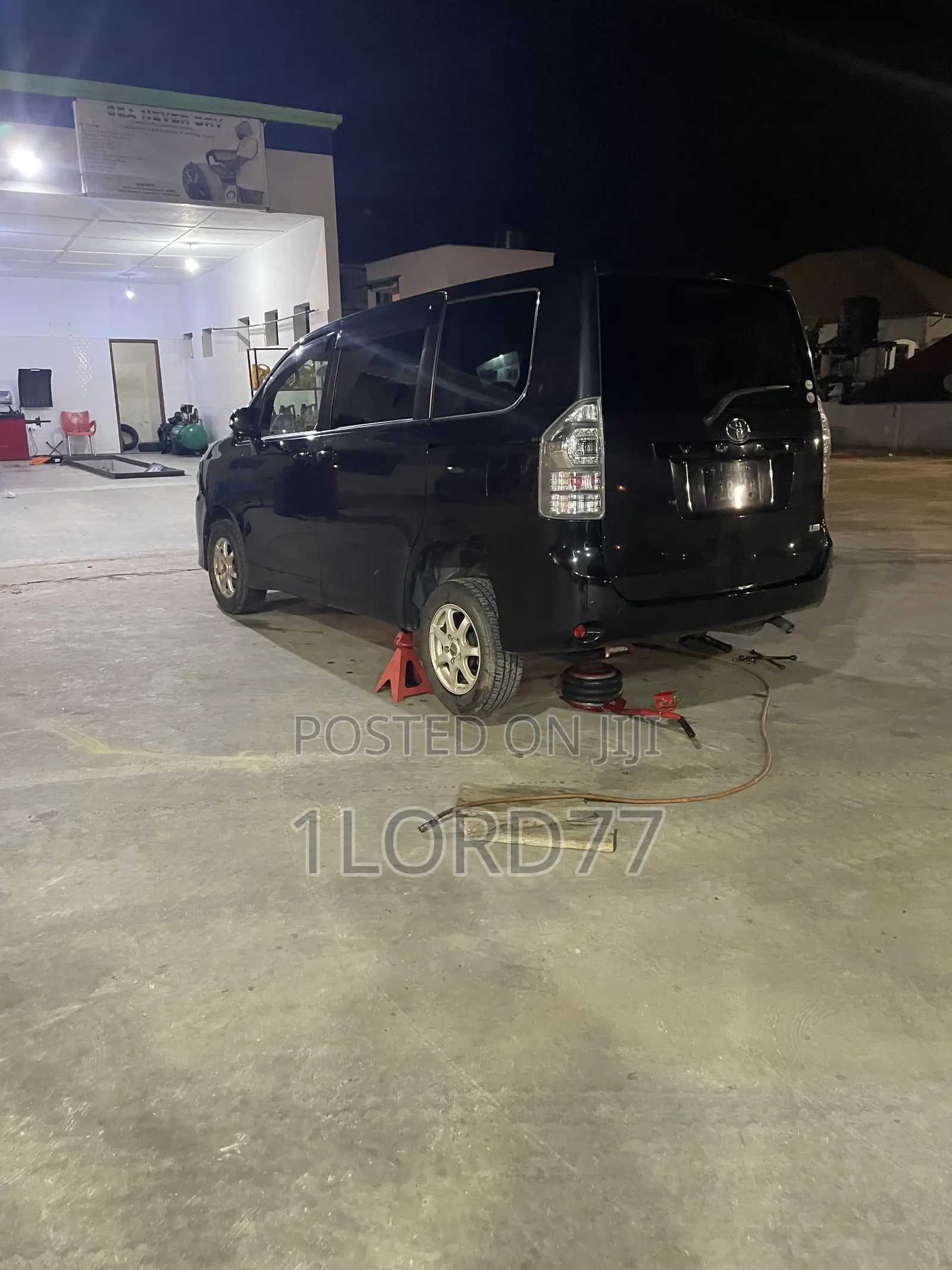 Toyota Voxy 2013 Black
