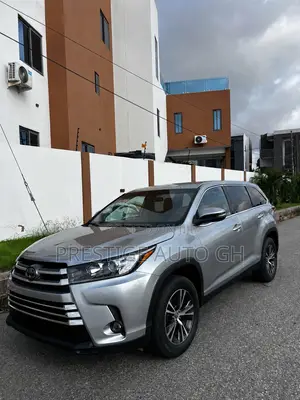 Toyota Highlander LE 2019 Silver