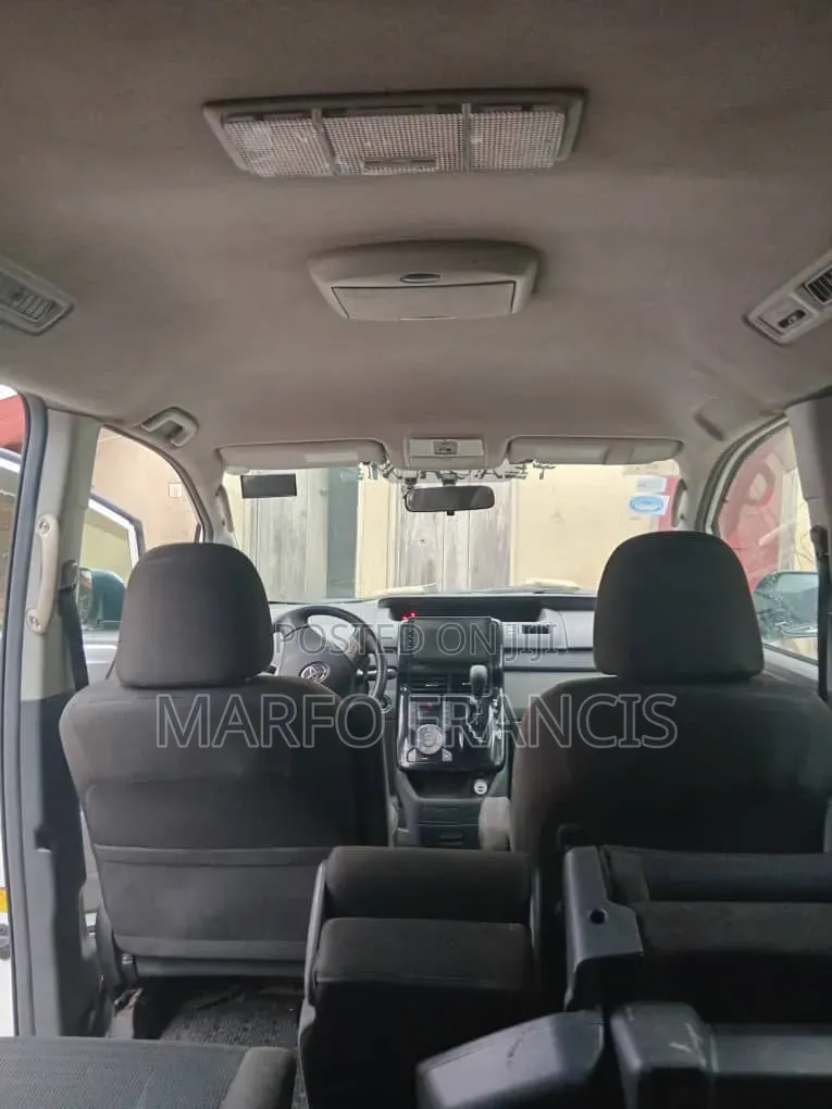 Toyota Voxy 2013 White