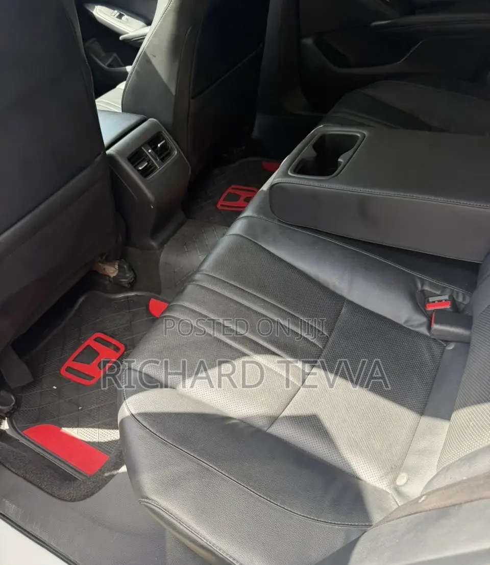 Honda Accord Sport (2.0L 4cyl Turbo 10A) 2019 White