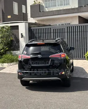 Toyota RAV4 Limited 4dr SUV (2.5L 4cyl 6A) 2018 Black
