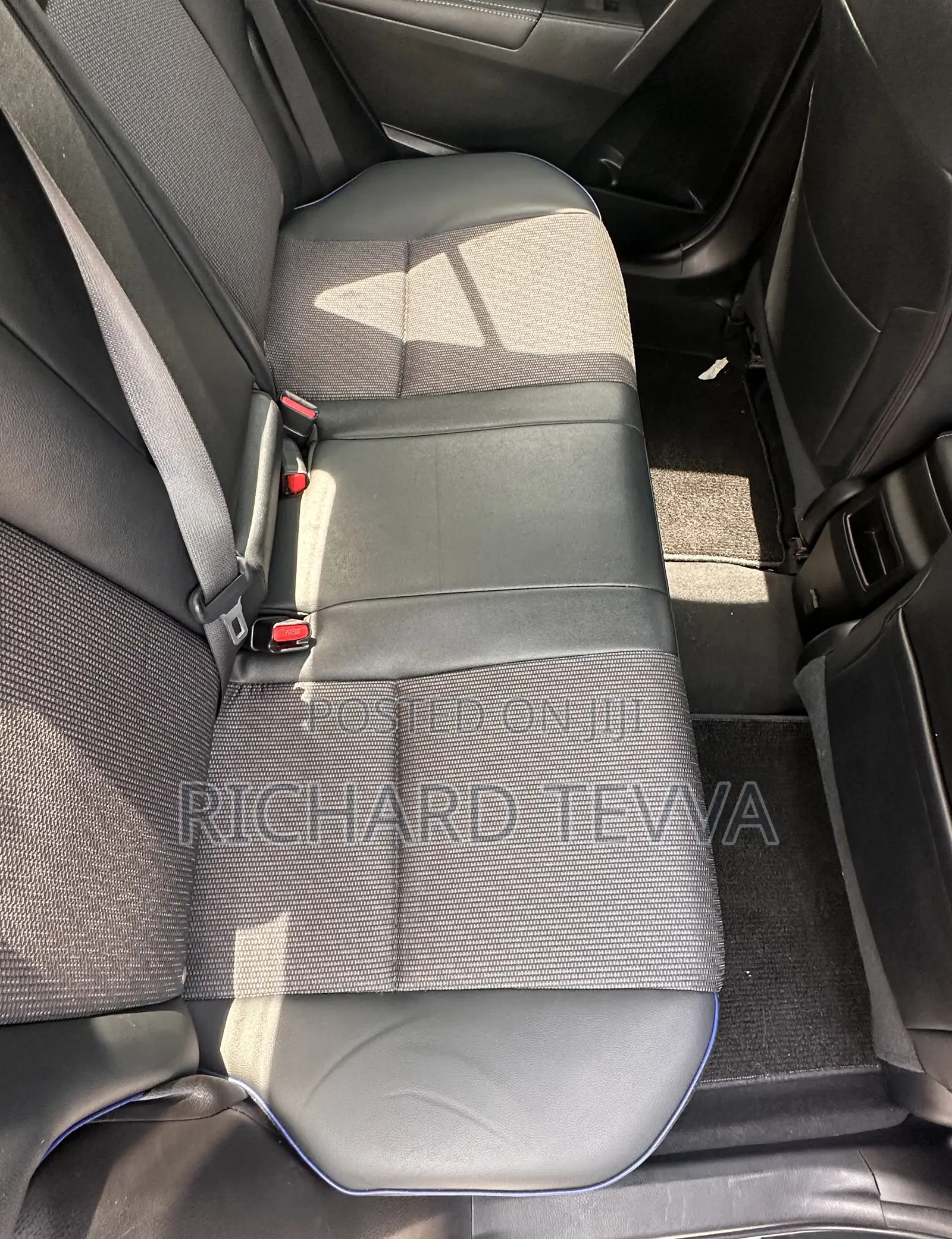 Toyota Corolla SE (1.8L 4cyl 2A) 2019 Black