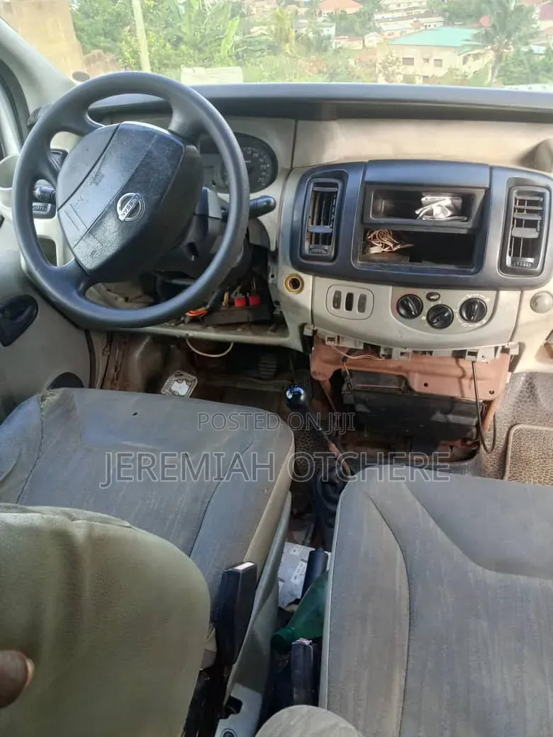 Nissan Caravan (Urvan) 1995 Silver