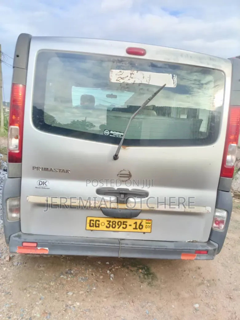 Nissan Caravan (Urvan) 1995 Silver
