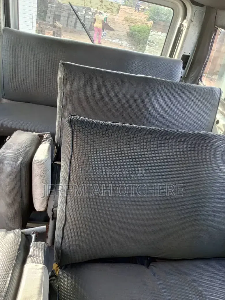 Nissan Caravan (Urvan) 1995 Silver