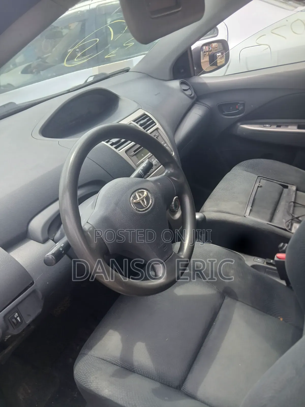 Toyota Yaris 2012 Silver