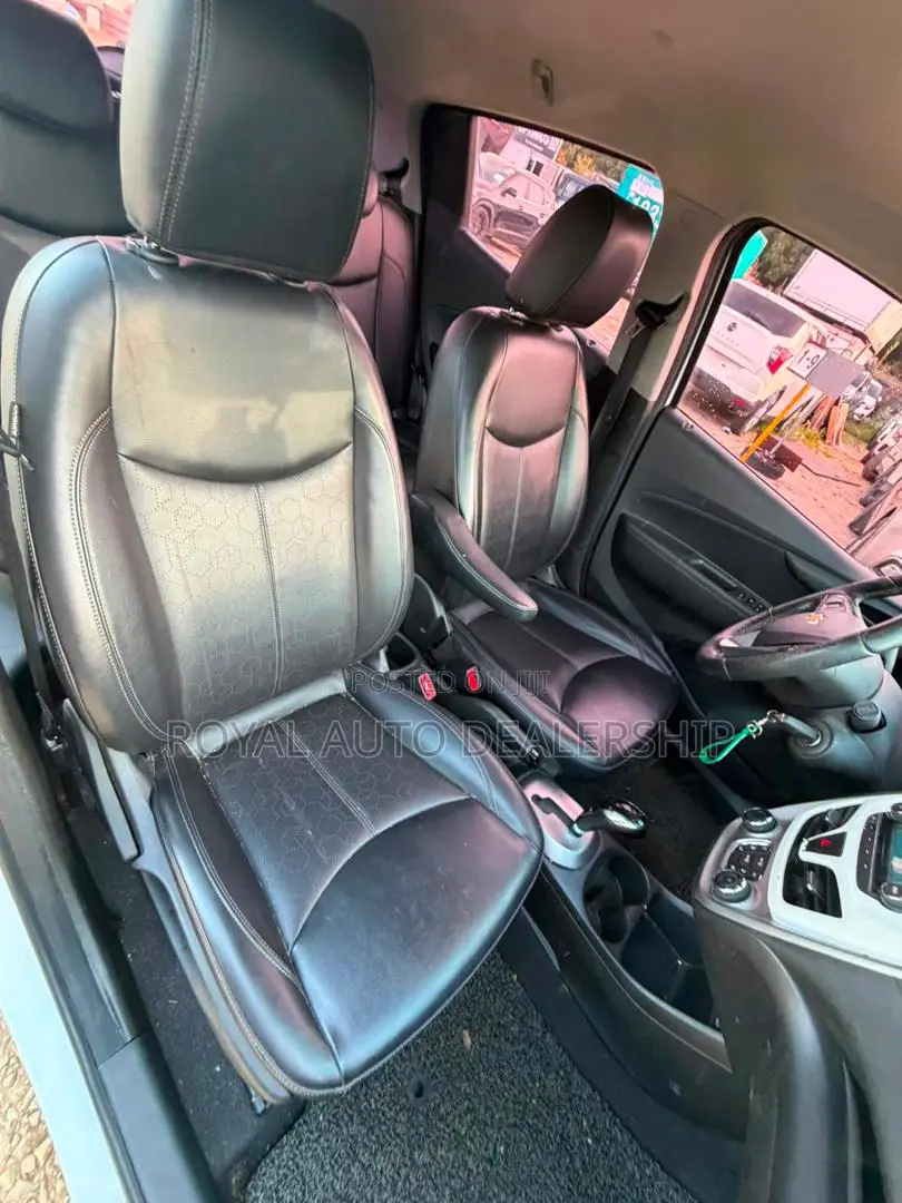Chevrolet Spark 2016 White