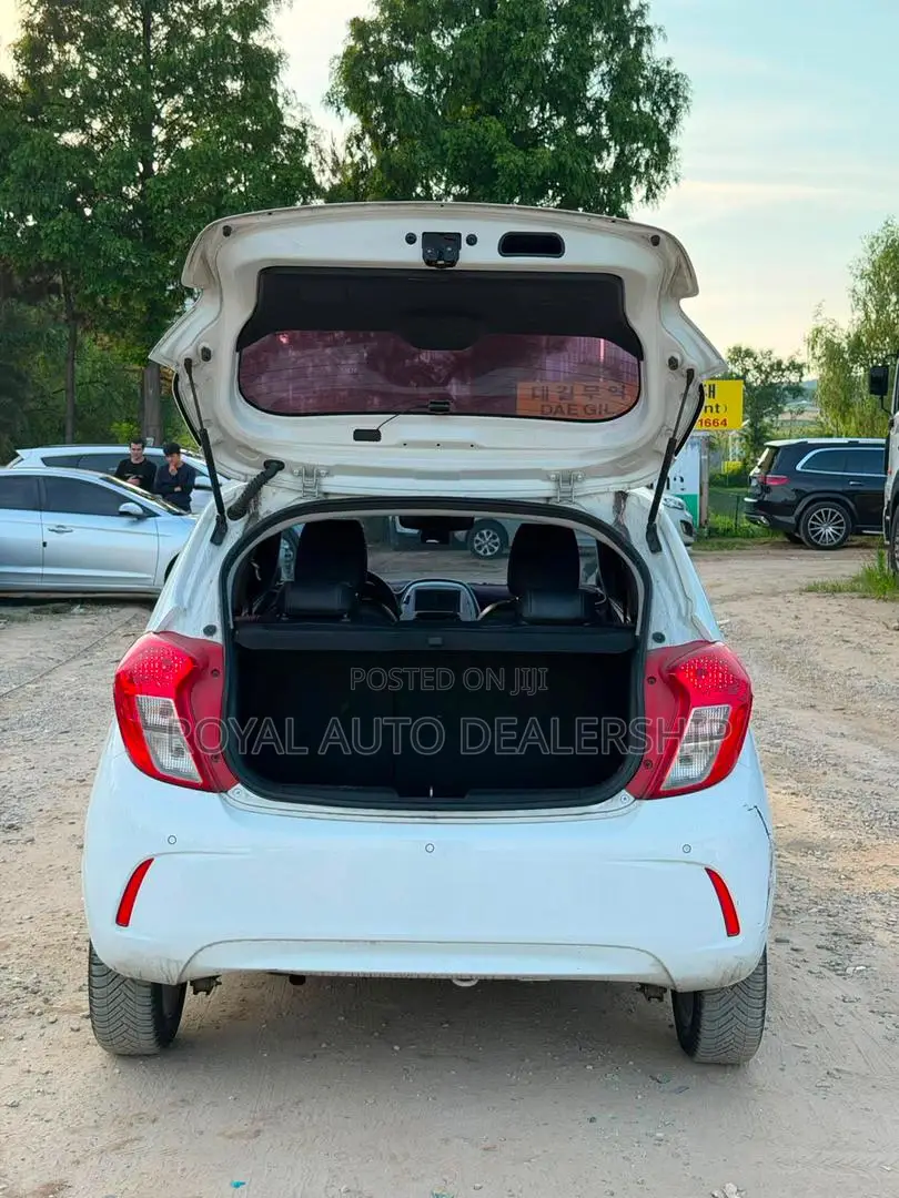 Chevrolet Spark 2016 White