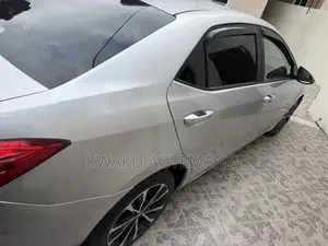 Toyota Corolla XSE (1.8L 4cyl 2A) 2019 Silver