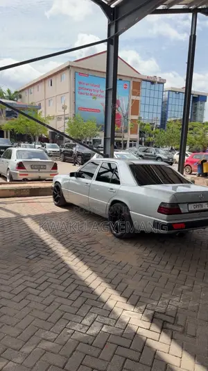 Mercedes-Benz 200 1989 Silver