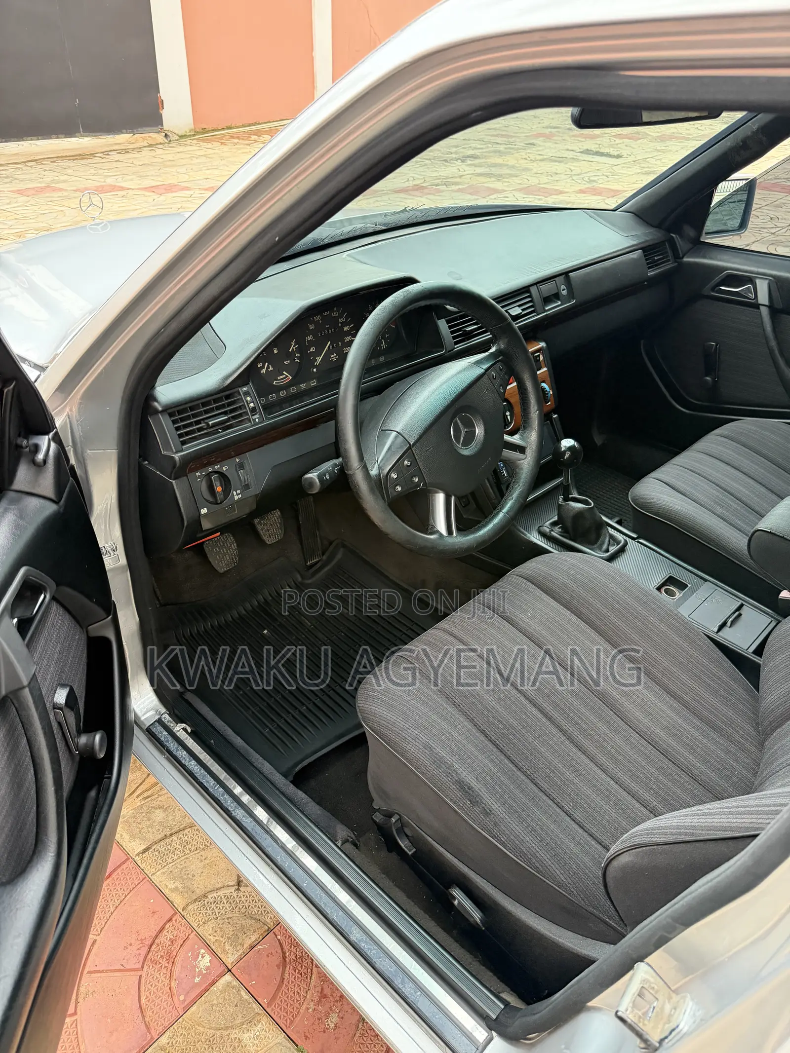 Mercedes-Benz 200 1989 Silver