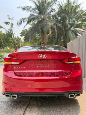 Hyundai Elantra 2019 Red