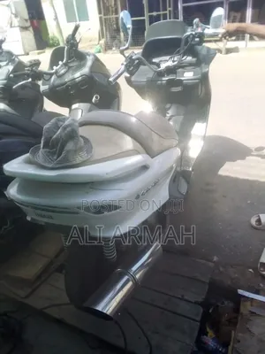 Yamaha Majesty 2025 White