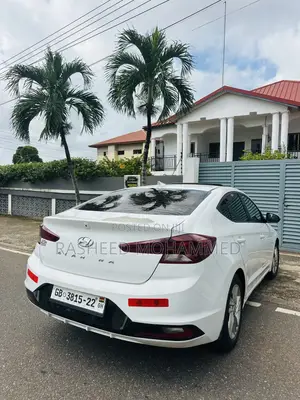 Hyundai Elantra Limited 2019 White