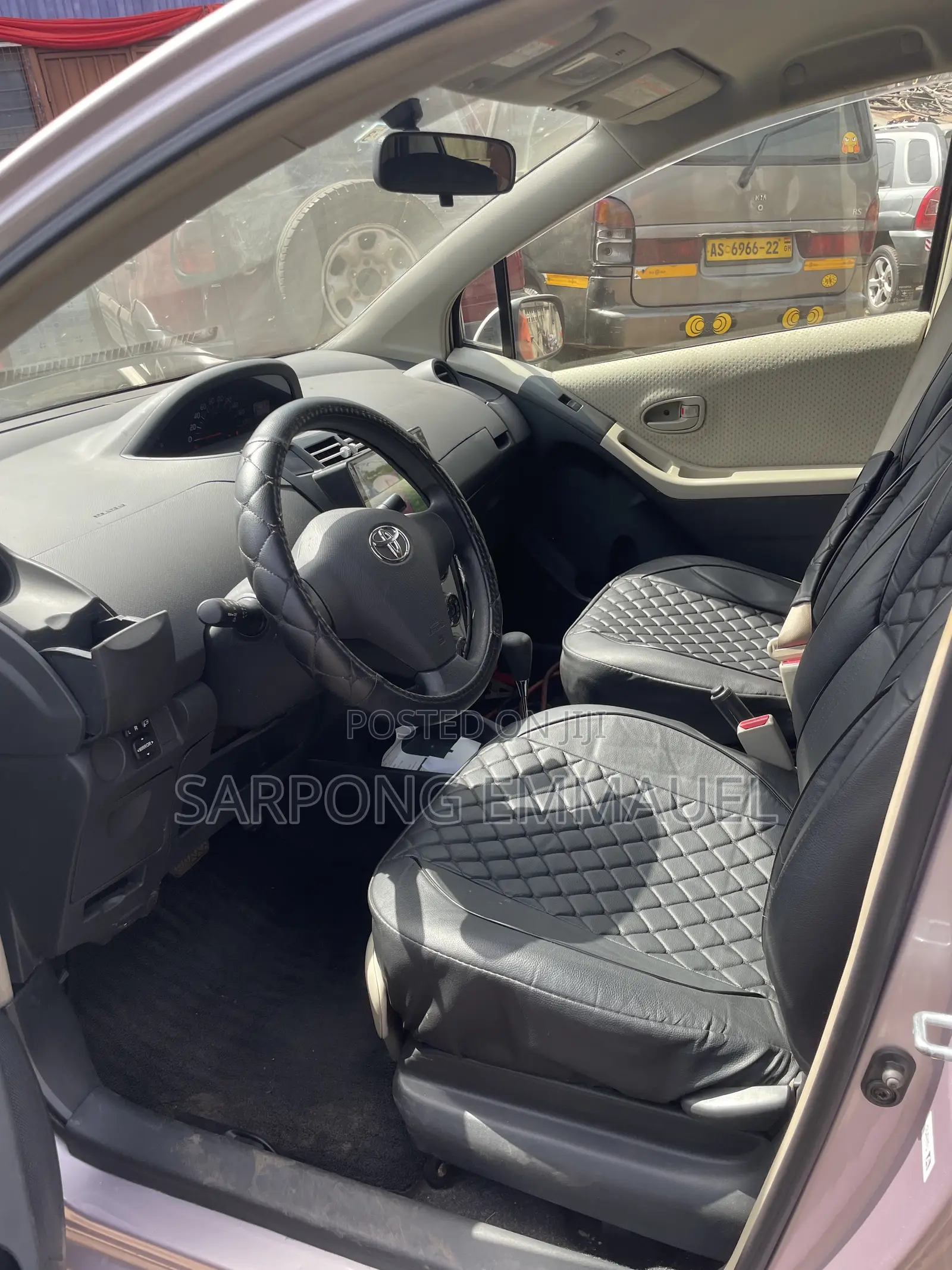 Toyota Vitz 2010 Silver