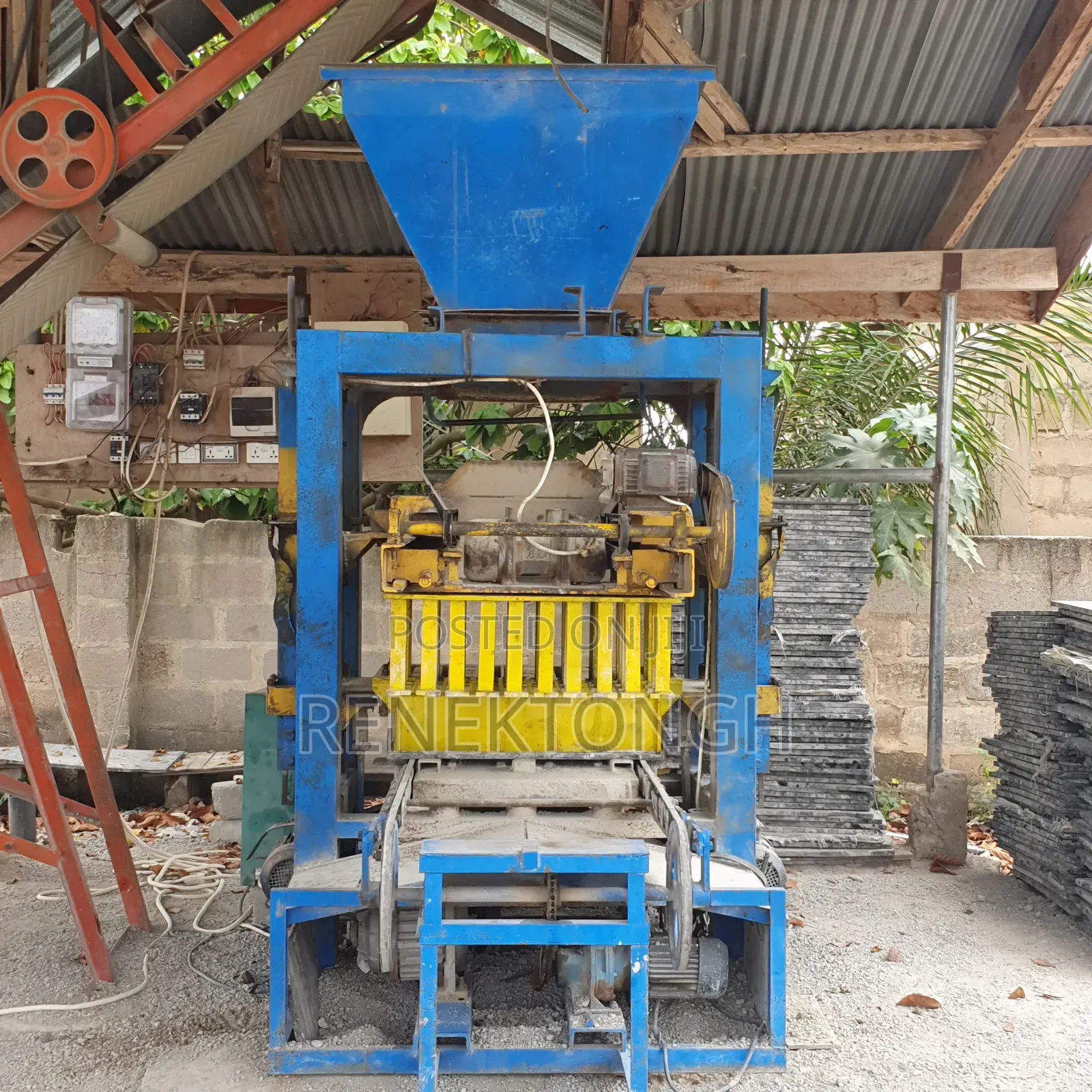 Semi Automatic Blocks Machine - Used