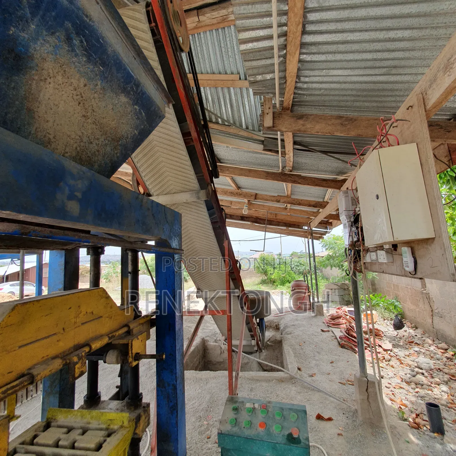 Semi Automatic Blocks Machine - Used