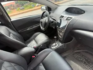 Toyota Yaris 2010 Silver