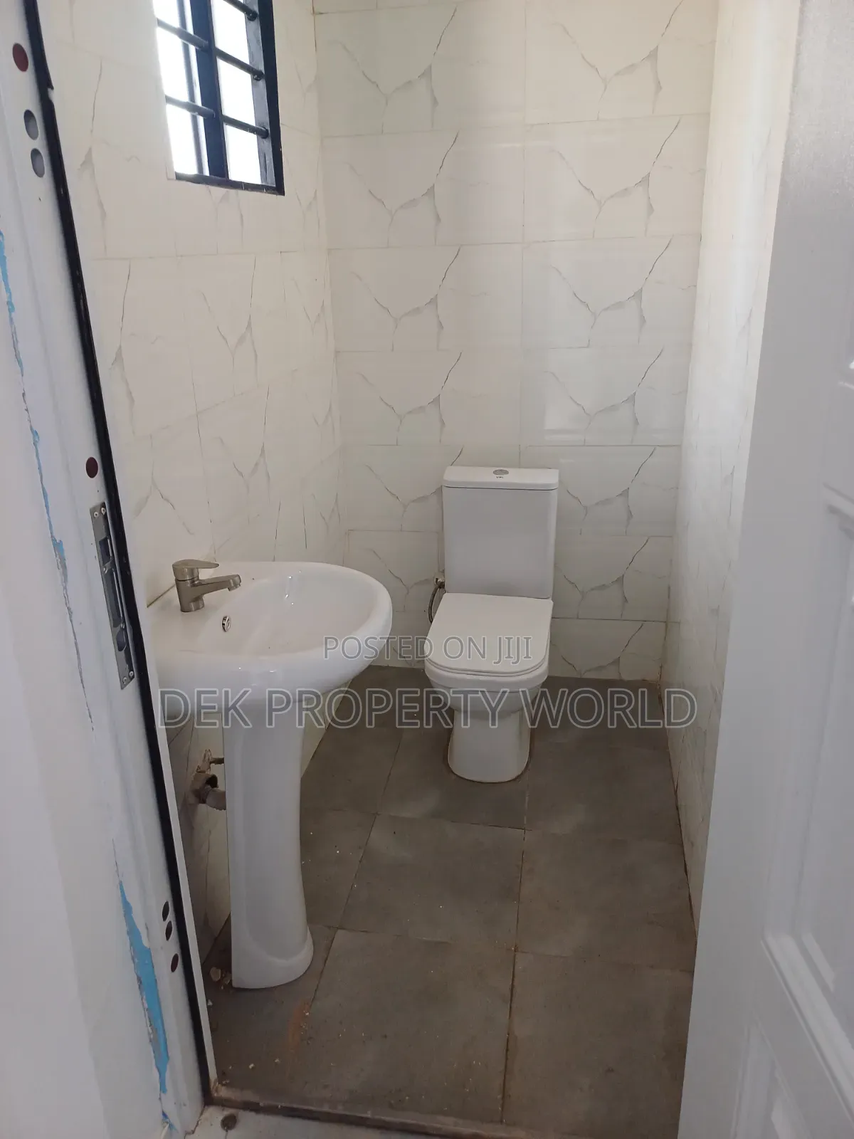 3bdrm Townhouse / Terrace in Pokuase for rent