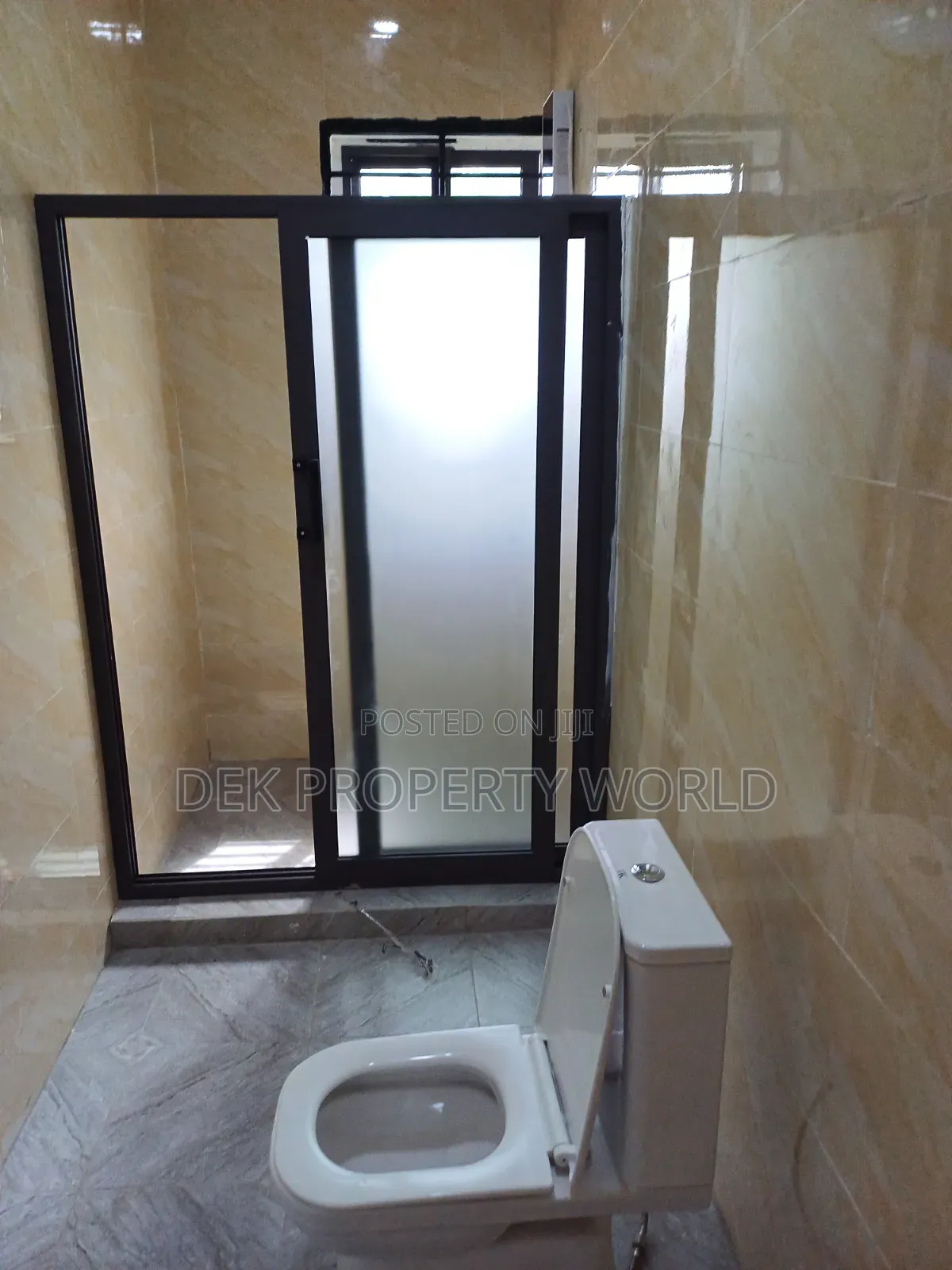 3bdrm Townhouse / Terrace in Pokuase for rent