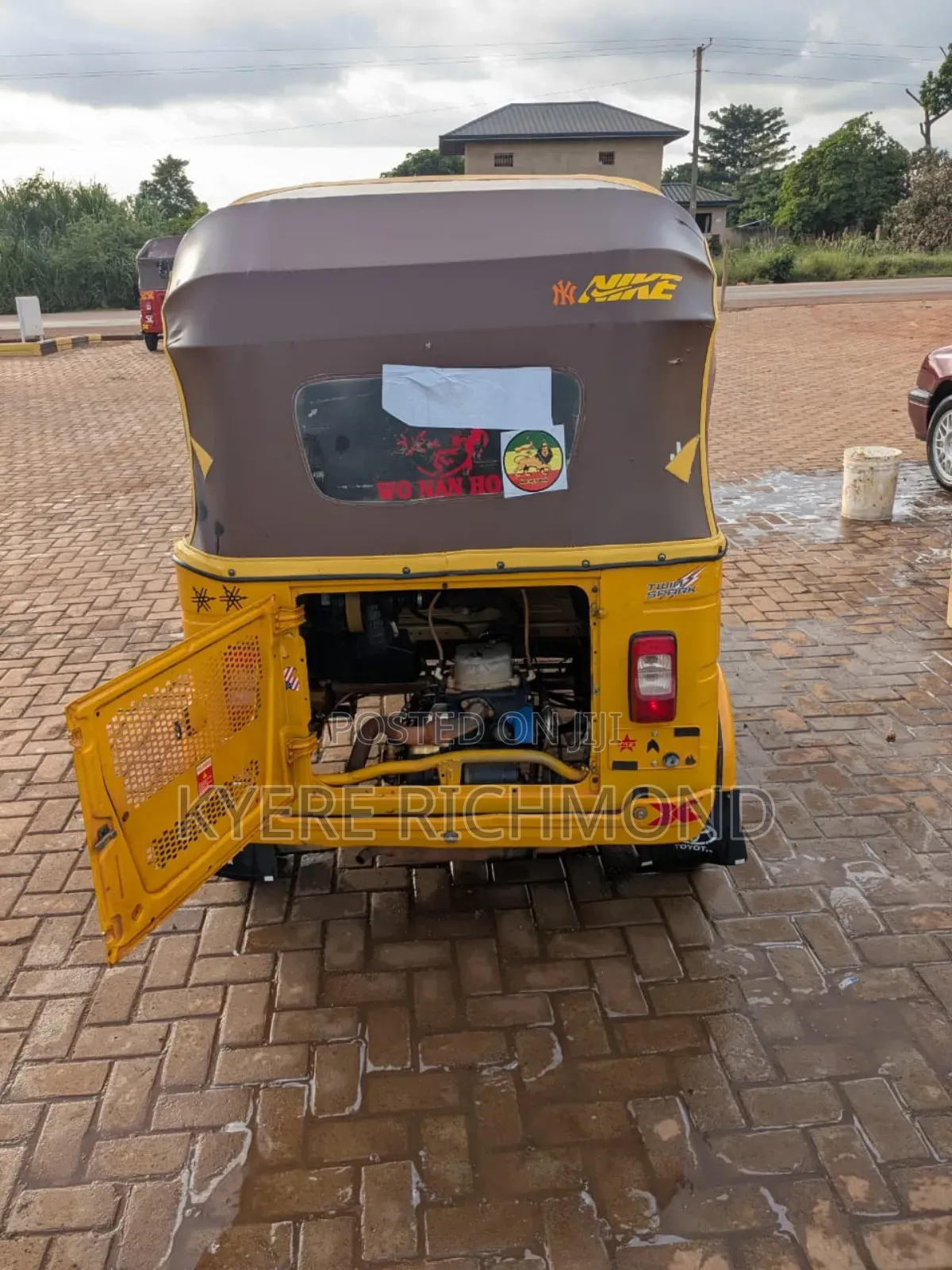 Bajaj RE 2025 Yellow