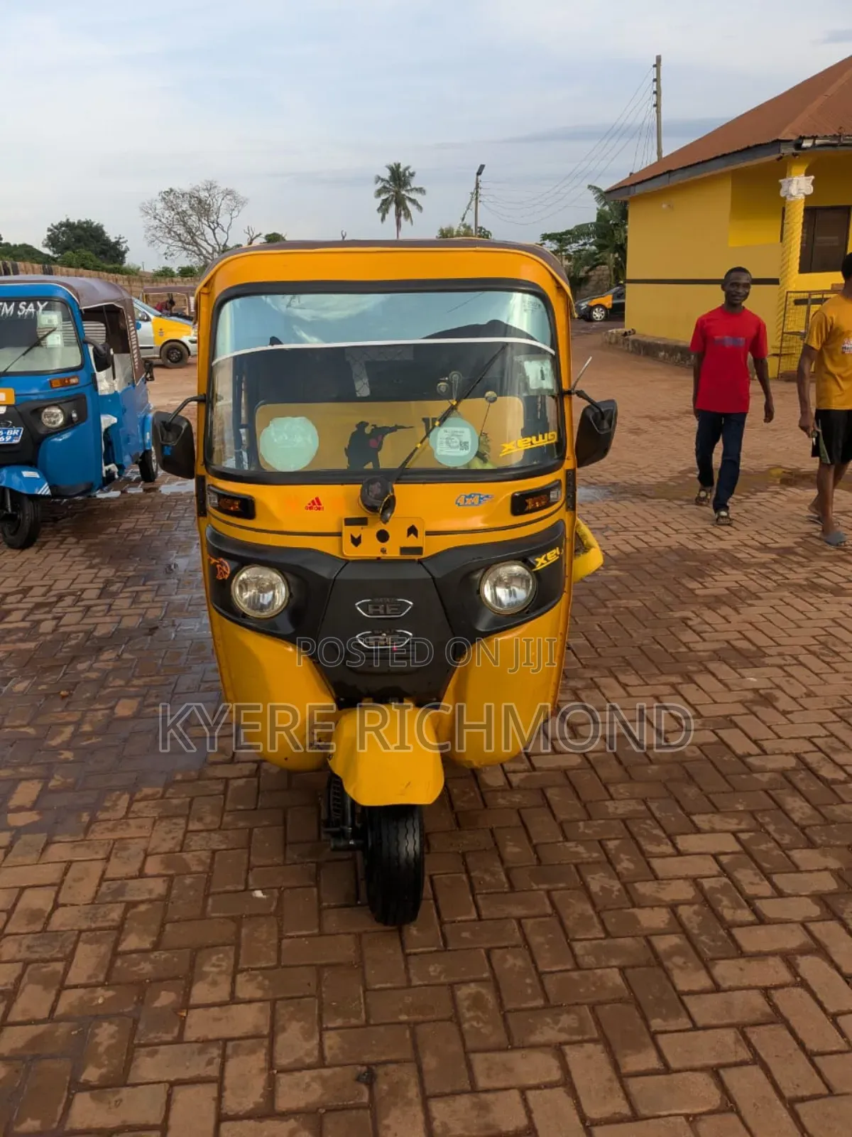 Bajaj RE 2025 Yellow