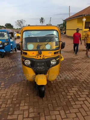 Bajaj RE 2025 Yellow