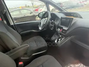Toyota Voxy 2016 Silver
