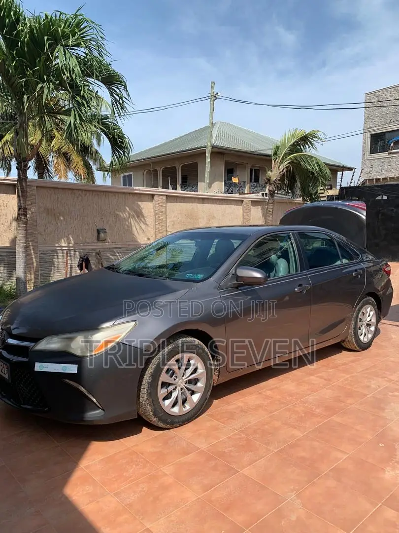 Toyota Camry LE 4dr Sedan (2.5L 4cyl 6A) 2015 Gray