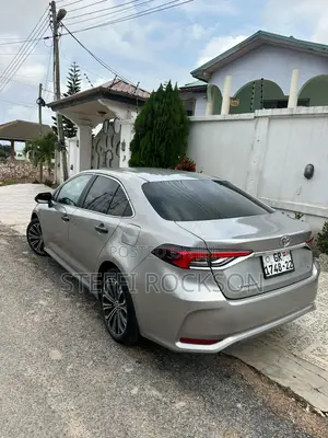Toyota Corolla LE 2021 Silver