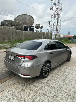 Toyota Corolla LE 2021 Silver